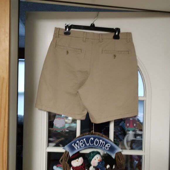 New Gap Beige Colored 8 Inch Inseam Shorts Women's 32 - Picture 2 of 2